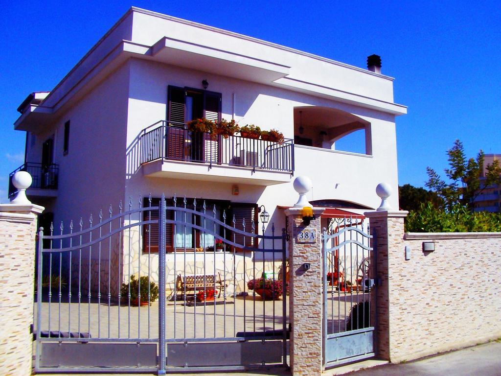 B&B Casa Bianca Taranto Exterior foto